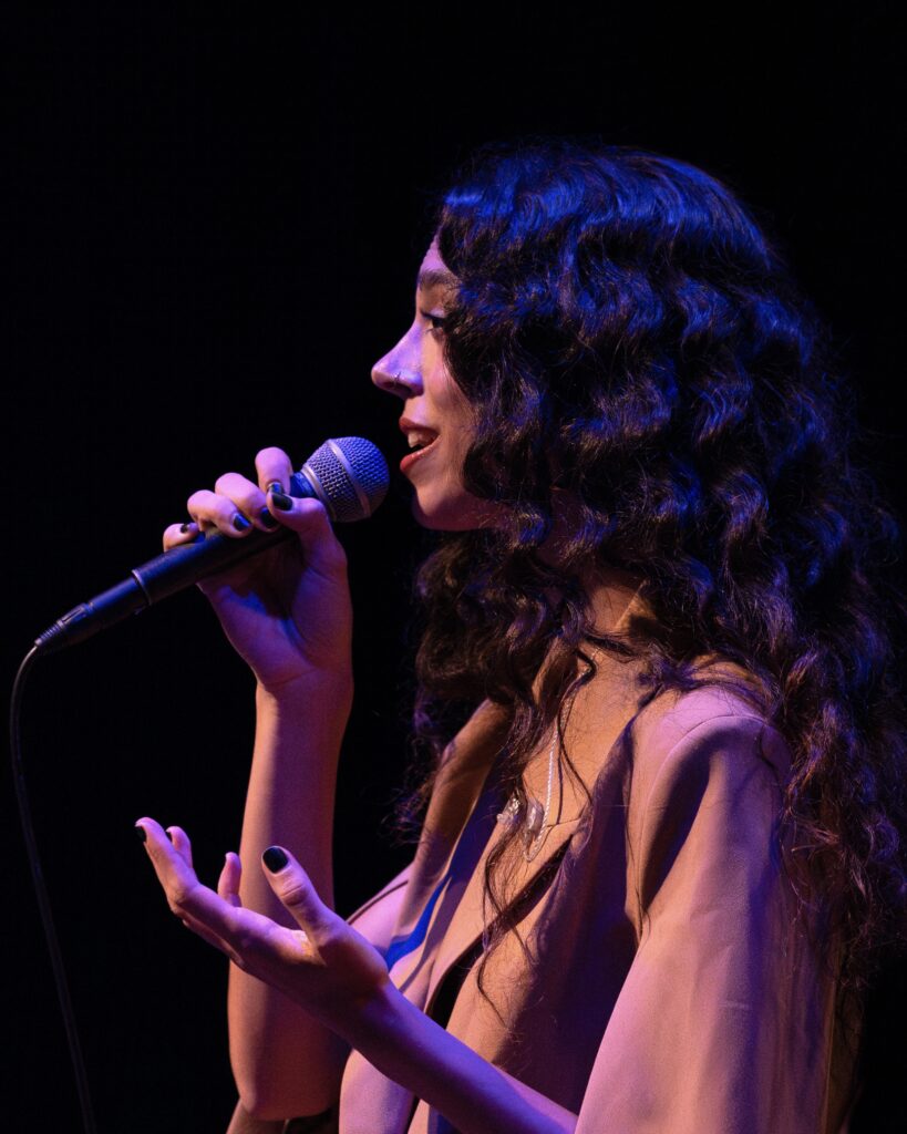 laura-pacios_cantante_violinista_compositora_Barcelona_conciertos