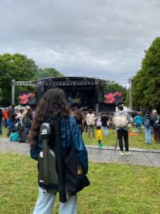 laura_pacios_violinista_cantautora_compositora_española_Barcelona_conciertos_giras-musicales_volar-con-el-violin