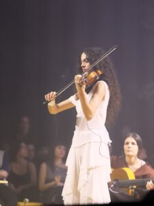 laura_pacios_violinista_cantautora_compositora_española_Barcelona_sonido_como-vivir-de-la-música_blog