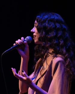 laura-pacios_violinista y cantante_compositora_españa_madrid_barcelona_conciertos